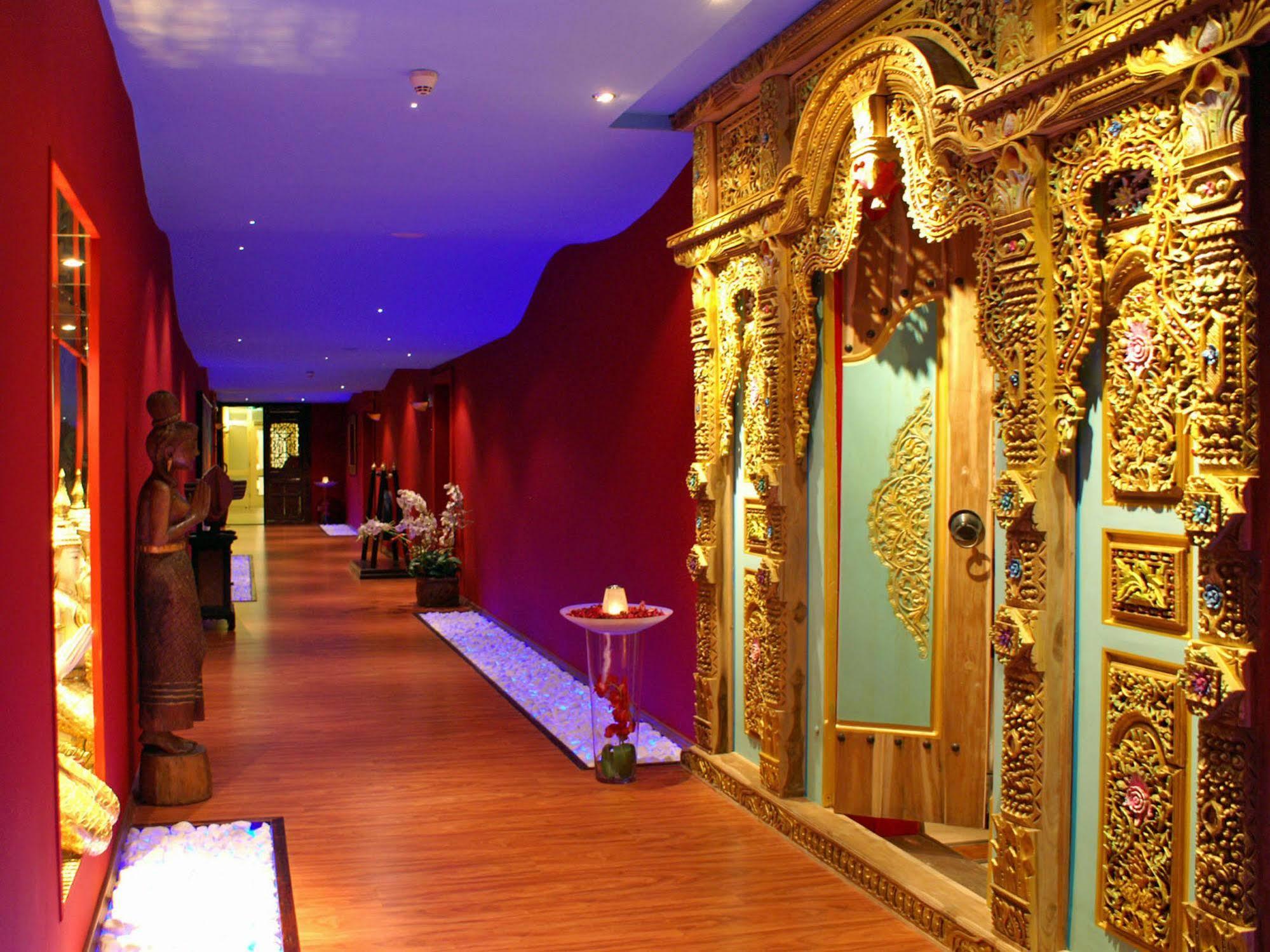 Grand Hotel Binz Kültér fotó Thai spa in Bangkok