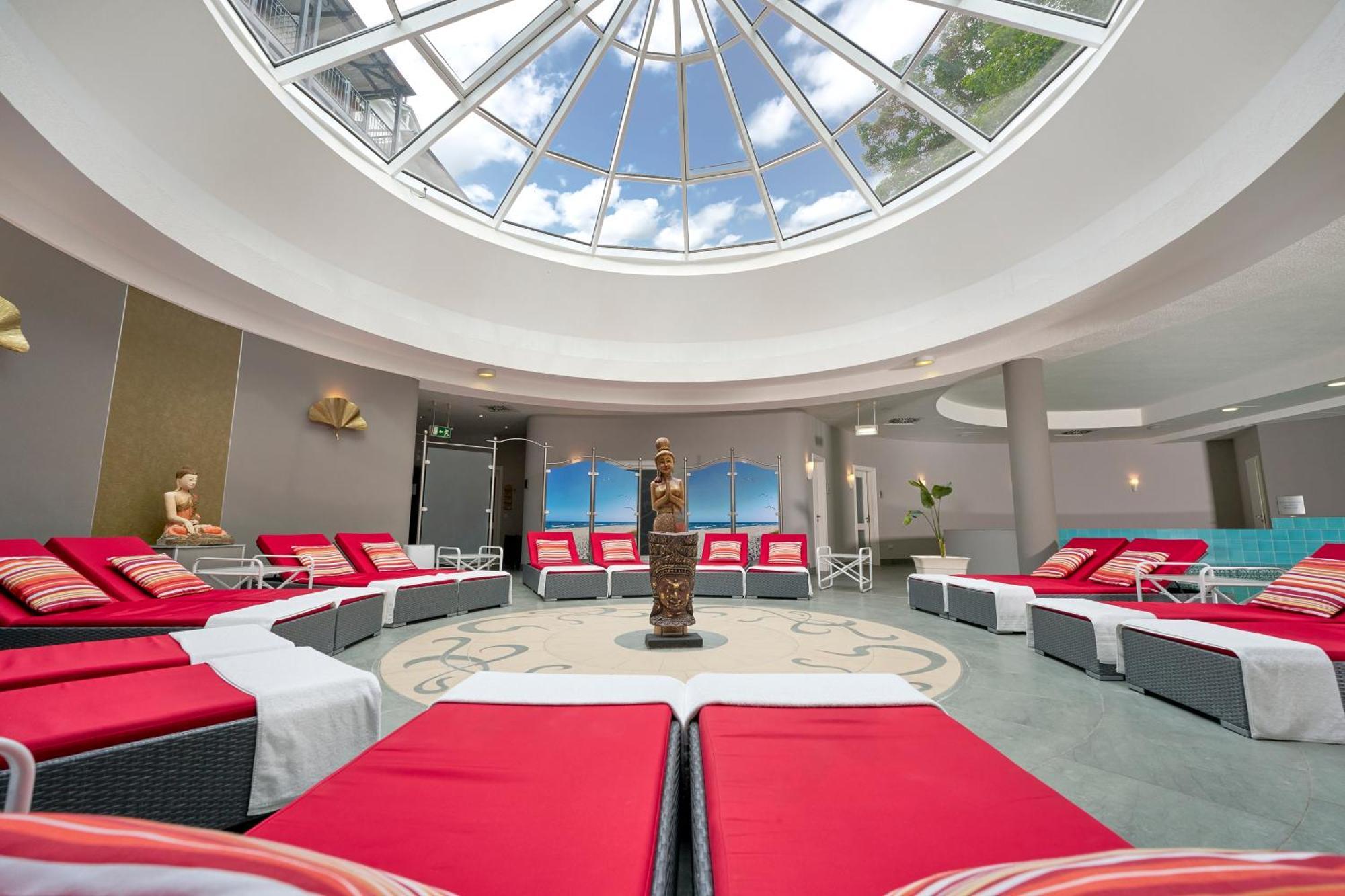 Grand Hotel Binz Kültér fotó The spa at the Hotel