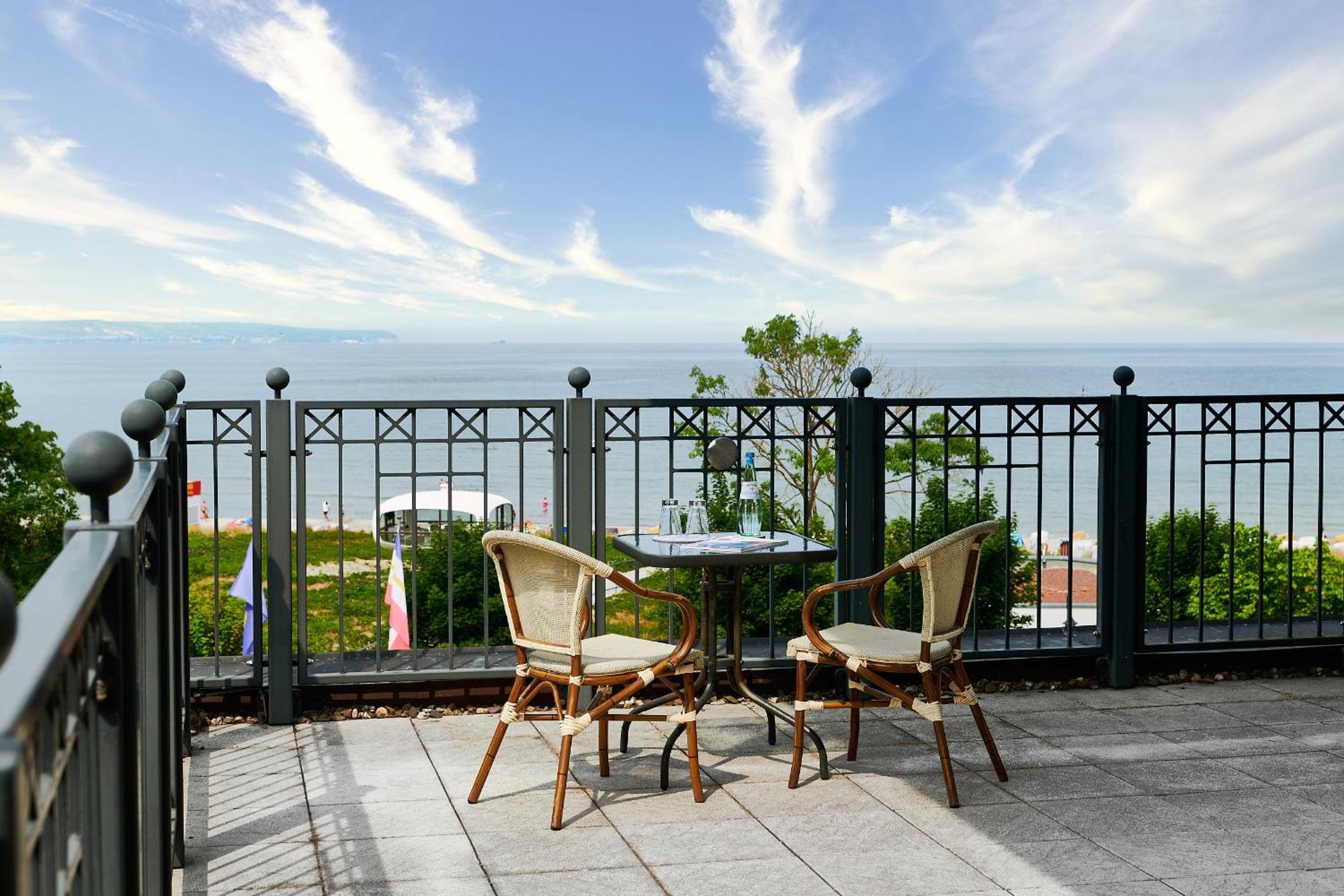 Grand Hotel Binz Kültér fotó A balcony