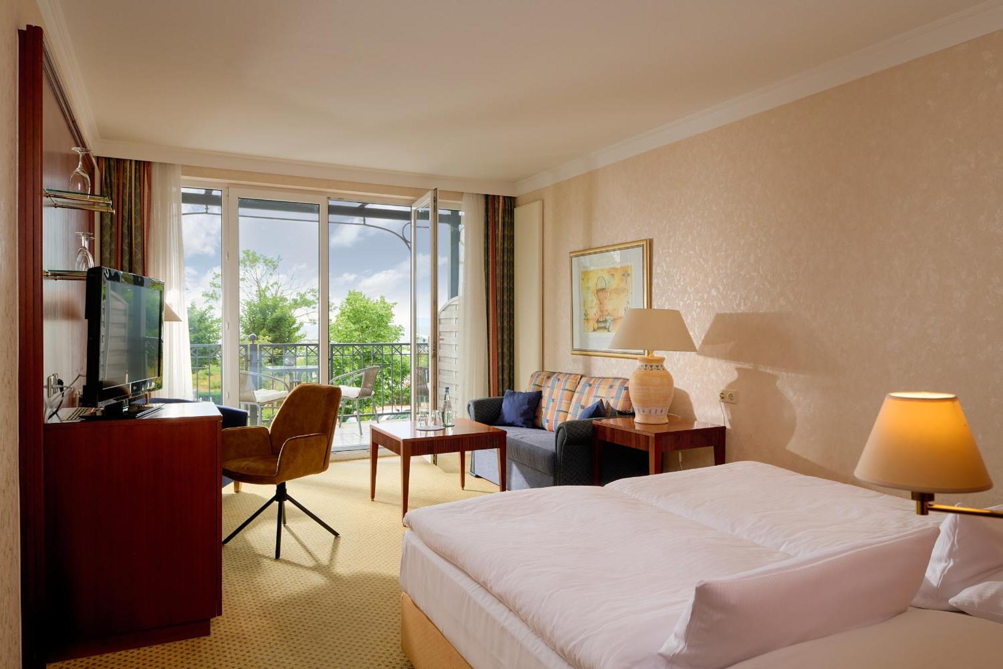 Grand Hotel Binz Kültér fotó A room at the InterContinental Wien