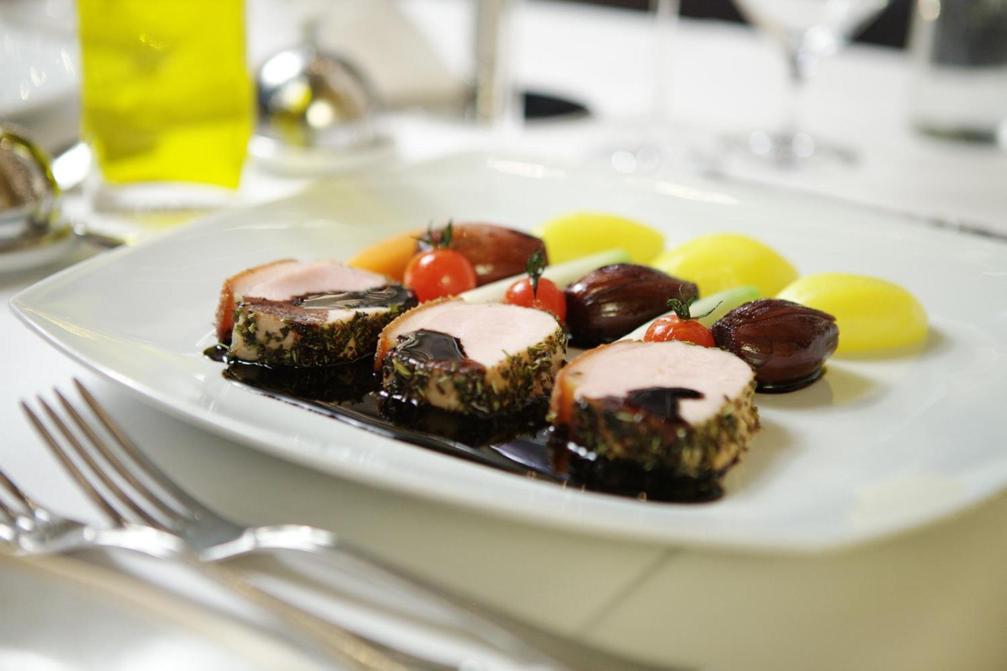 Grand Hotel Binz Kültér fotó A plate of pork tenderloin