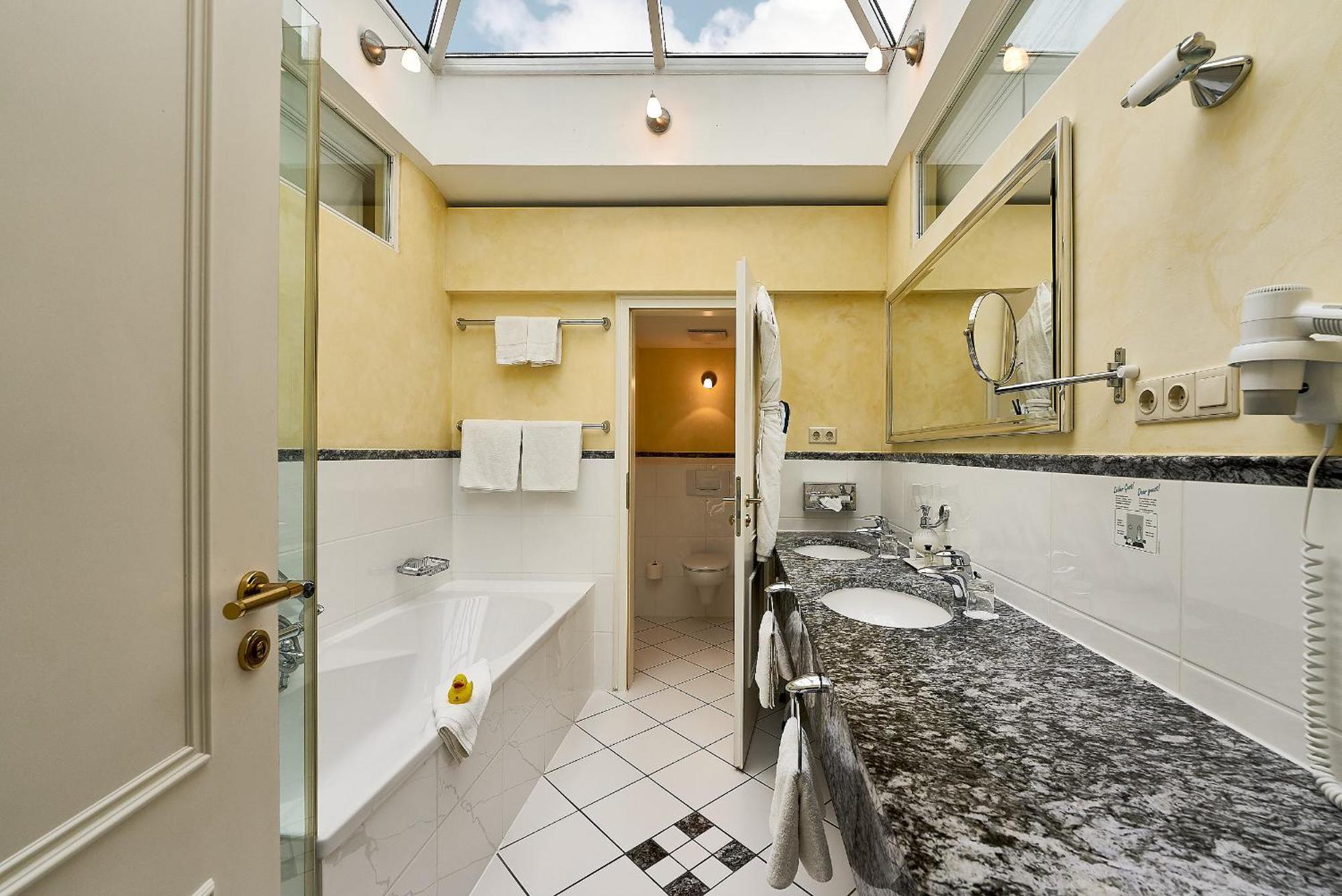 Grand Hotel Binz Kültér fotó Bathroom