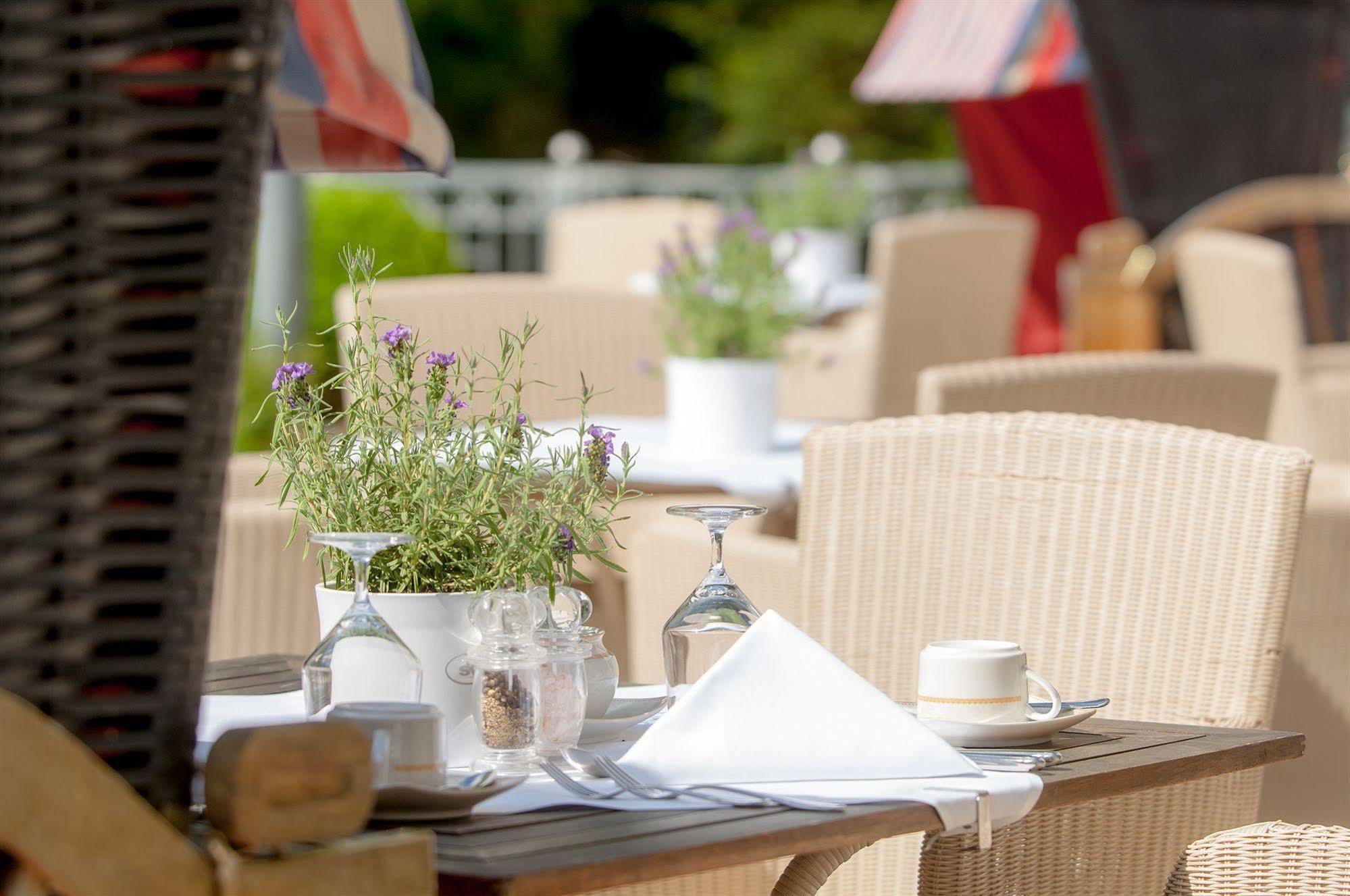 Grand Hotel Binz Kültér fotó Restaurant